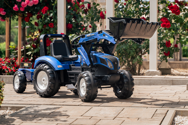 Falk Šliapací traktor 3090M New Holland T8 s nakladačom a vlečkou