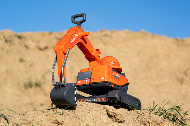 Falk Bager Kubota KX085-5 s otvárateľným sedadlom a prilbou