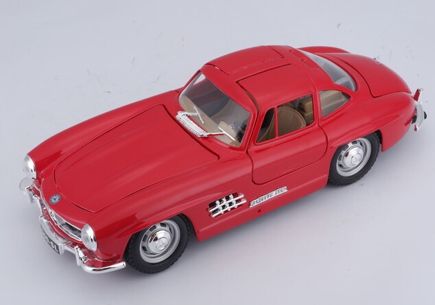 Bburago 1:24 Mercedes Benz 300SL Rot