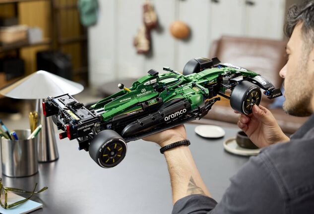 LEGO® Technic 42240 Auto Aston Martin Aramco AMR25 F1®