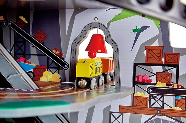 Hape Train verfolgt große Bergmine