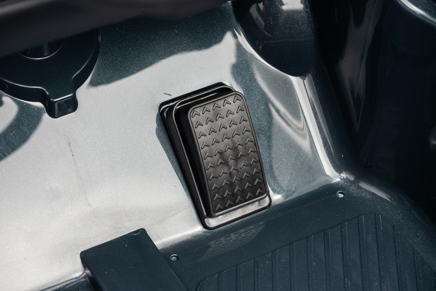 Elektrické autíčko BMW Mini Cooper 12V, čierne, USB Vstup s Bluetooth pripojením na MP3 Pr