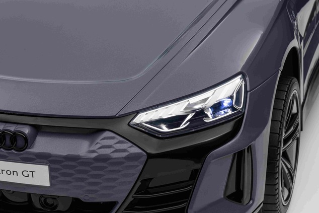 Elektrické autíčko Audi RS E-tron GT 12V, sivé, široké jednomiestne sedadlo, 2,4 GHz diaľk