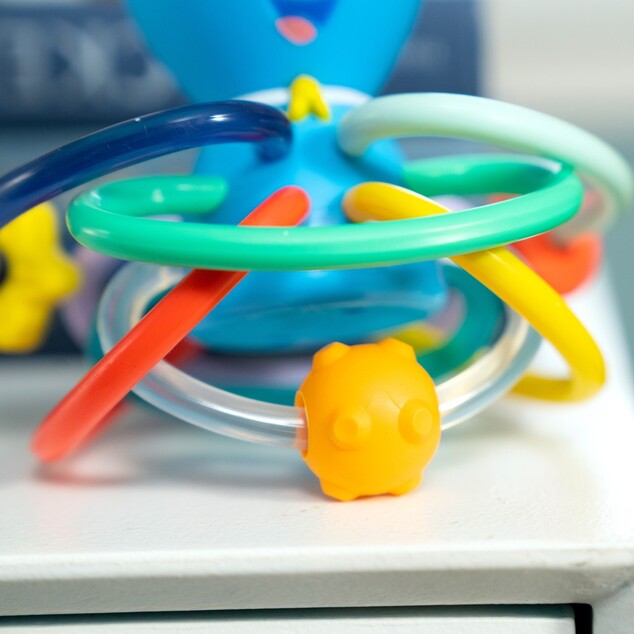 BABY EINSTEIN Opus's Shake &amp; Soothe™ Beißring/Rassel ab 0 Monaten