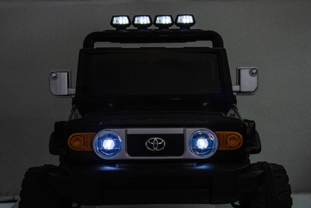 Elektrické autíčko Toyota FJ Cruiser XXL s pohonom 4x4, licencované (Dvojmiestne), Pieskov