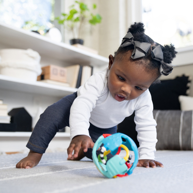 BABY EINSTEIN Juguete sensorial pelota con mordedor Rattle &amp; Sense™ 3m+