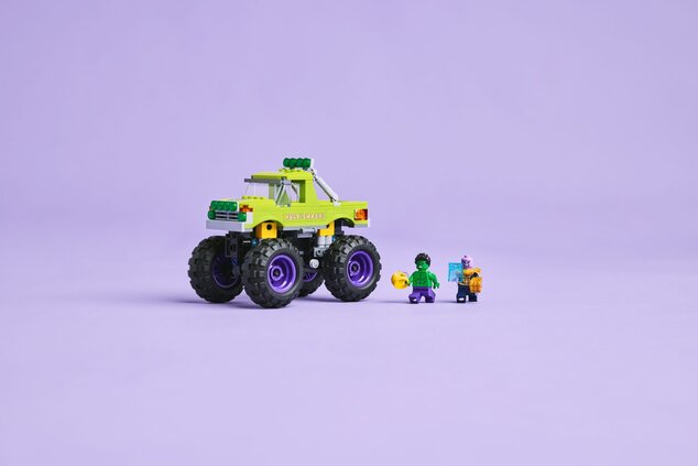 LEGO® Marvel 76312 Hulkov truck vs. Thanos