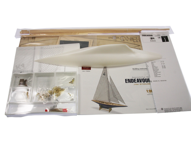 Barca a vela AMATI Endeavour 1934 1:80 kit con scafo finito