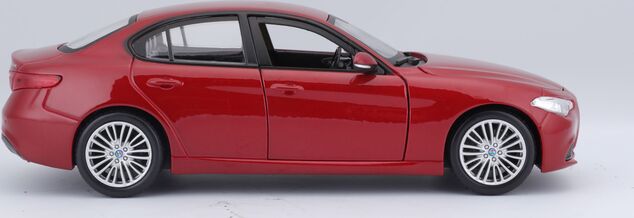 Bburago 1:24 Plus Alfa Romeo Giulia (2016) Metallic Rot