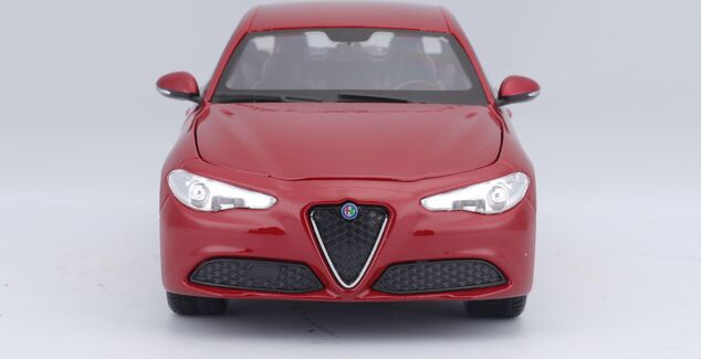 Bburago 1:24 Plus Alfa Romeo Giulia (2016) Metallic Rot