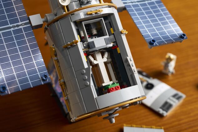 LEGO® Icons 11382 Hubbleův vesmírný dalekohled