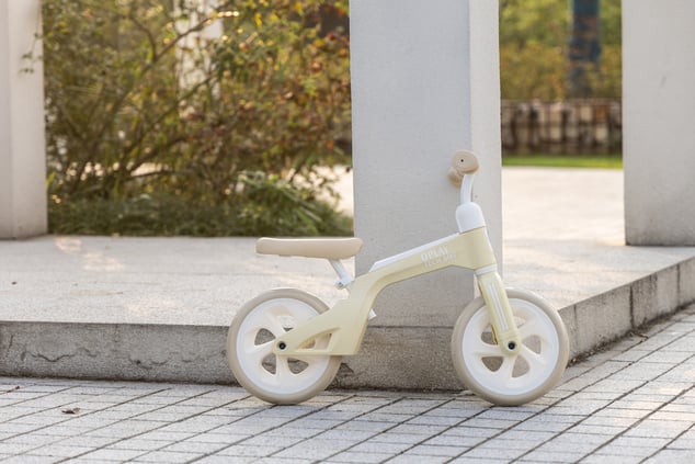 QPLAY Poganjalec Tech Cream, starost 2-4 leta, do 30 kg
