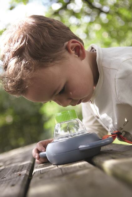 Haba Terra Kids Kinderbeobachtungslupe für Insekten mit Karabinerhaken