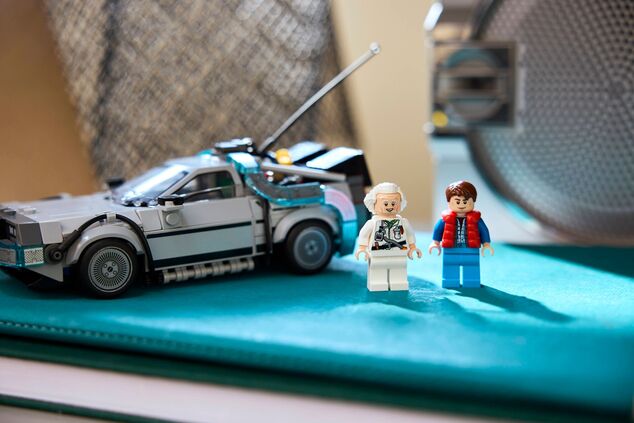 LEGO® Speed Champions 77256 Stroj času z filmu Návrat do budúcnosti