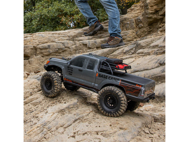 Axial SCX10 III Base Camp 4WD 1:10 RTR sivý