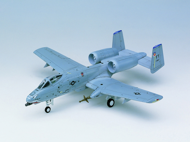 Modellbausatz Flugzeug 12402 - A-10A "OPERATION IRAQI FREECOM" (1:72)