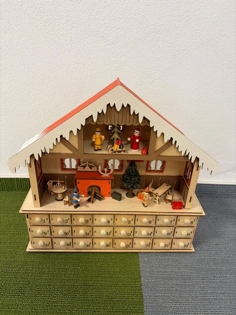 Small Foot Dřevěný adventní kalendář kouzelný vánoční dům