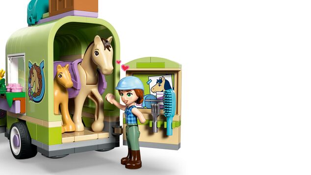 LEGO® Friends 42695 Príves s koňom a žriebätkom