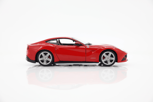 Bburago 1:24 Ferrari F12 Berlineta Rot
