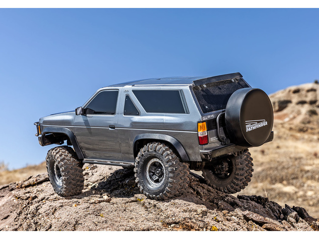 Traxxas TRX-4 Nissan Pathfinder 1988 1:10 RTR strieborný