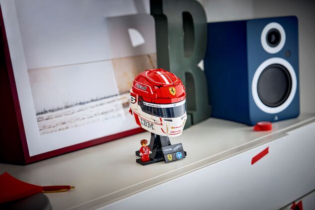 LEGO® Editions 43014 Prilba Charles Leclerc zo Scuderia Ferrari HP
