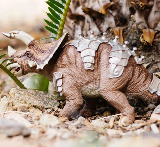Safari® Triceratops s pancierom