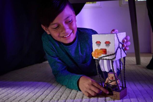 Mattel MINECRAFT MOVIE akčná figúrka Blast Attack Ghast 25 cm
