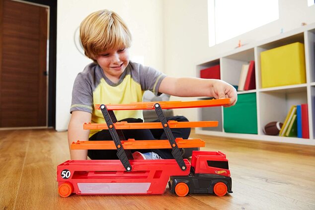 Hot Wheels Mega hauler