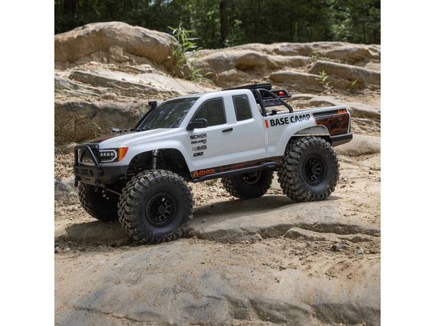 Axial SCX10 III Base Camp 4WD 1:10 RTR sivý