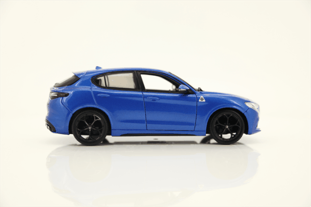 Bburago 1:24 Plus Alfa Romeo Stelvio Blau