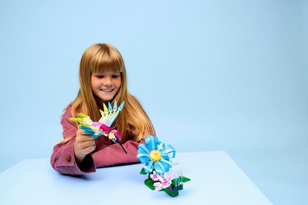 LEGO® Creator 3 v 1 31384 Divoké zvieratá: Farebný kolibrík