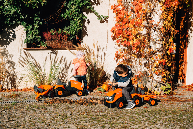 Falk 260C Baby Kubota ride-on traktor s prívesom, hrable &amp; lopata