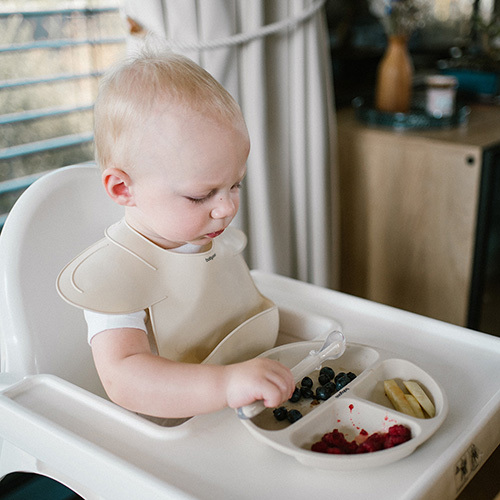 BABYONO Assiette en silicone avec ventouse - beige 6m+