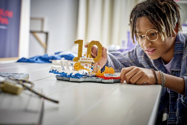 LEGO® Editions 43013 Kylian Mbappé – Hviezdne momenty futbalu