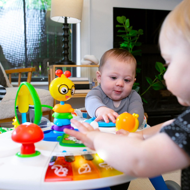 BABY EINSTEIN Aktív központ 4 az 1-ben Around We Grow™ 6m+ 11kg-ig