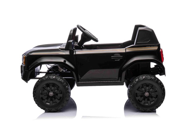 Elektrické autíčko Toyota Landcruiser 12V, čierne, široké jednomiestne sedadlo, 2,4 GHz di