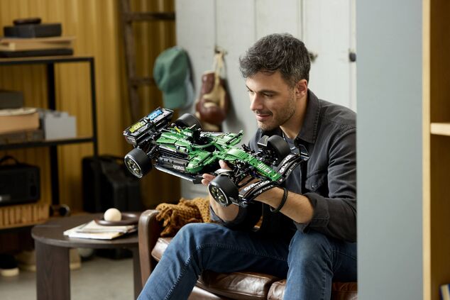 LEGO® Technic 42240 Auto Aston Martin Aramco AMR25 F1®