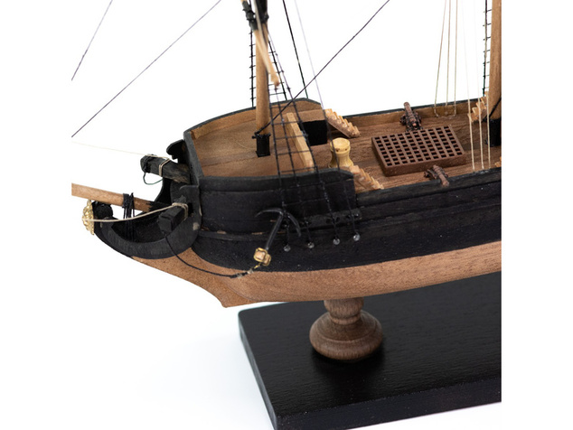 AMATI Pirátska loď 1:135 First step kit