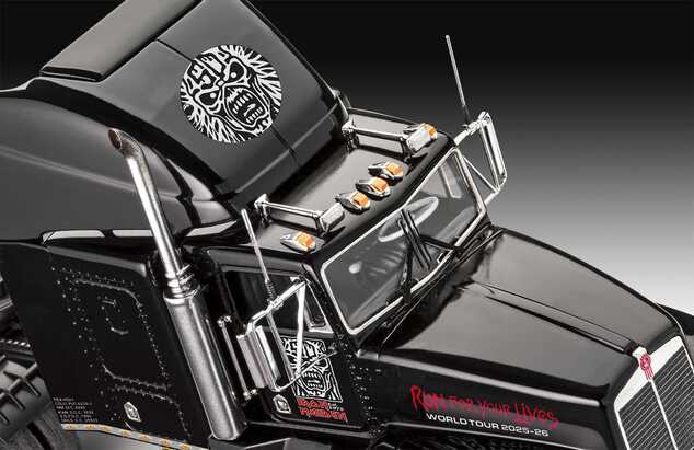 Plastic ModelKit auto 07740 - Tour Truck "Iron Maiden" (1:32)