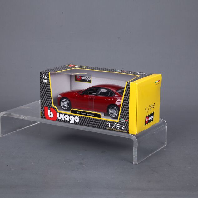 Bburago 1:24 Plus Alfa Romeo Giulia (2016) Metallic Rot