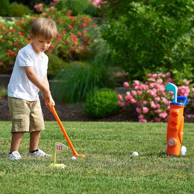 Golfový vozík s palicami a loptičkami