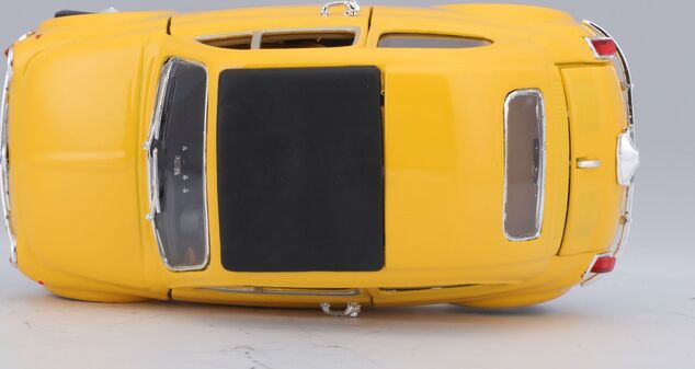 Bburago 1:24 Fiat 500 F 1965 Gelb