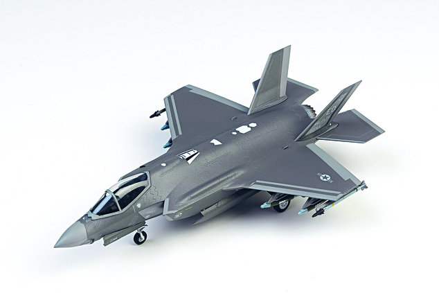 Model letala 12507 - F-35A Lightning II MCP (1:72)