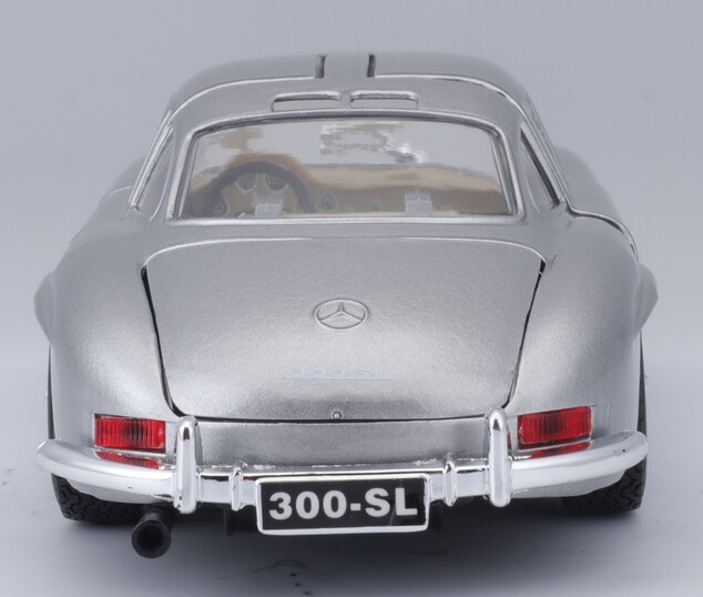 Bburago 1:24 Mercedes Benz 300SL Silber