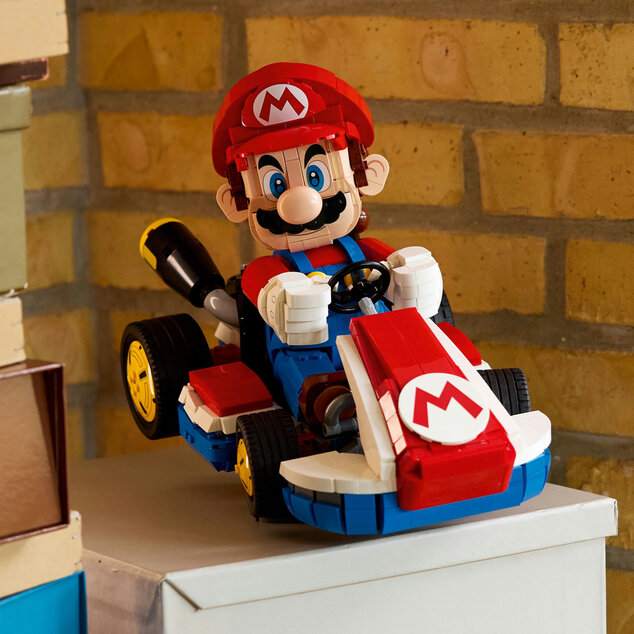 LEGO® Super Mario 72037 Mario Kart™: Mario și Kart Standard