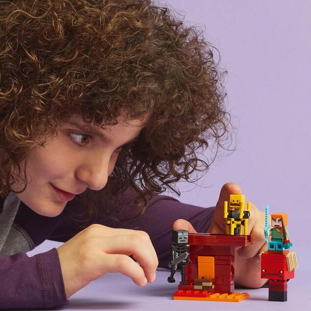 LEGO® Minecraft®  21266 Lávová bitka v Netheri