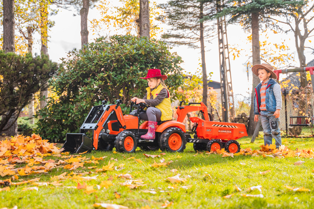 Falk šliapací traktor 2090W Kubota s prednou a zadnou lyžicou a prívesom