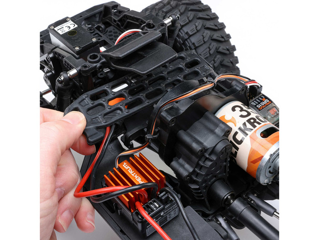Axial SCX10 III Coyote 4WD 1:10 RTR strieborný