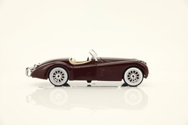 Bburago 1:24 Jaguar XK 120 Roadster (1951) Rot