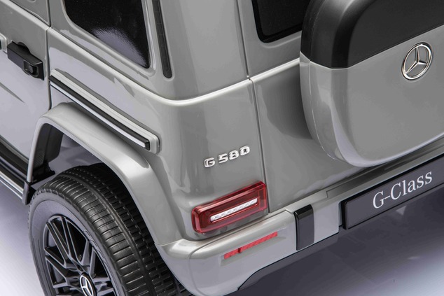 Auto elettrica Mercedes G580 12V, grigio, telecomando 2,4 GHz, Bluetooth, USB / S